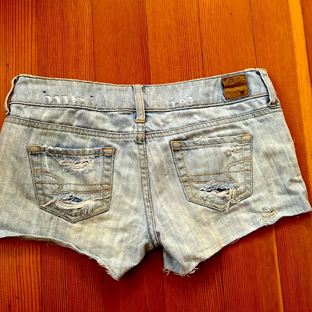 Daisy dukes low rise 100% cotton distressed denim American eagle !